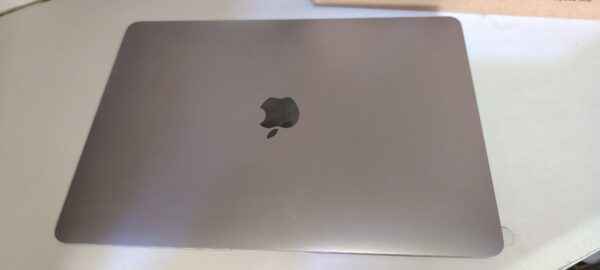 MacBook Air m1  ocation une bon etat  8/256