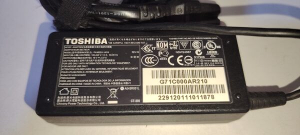 chargeur D'origine TOSHIBA 19V - 2.37A