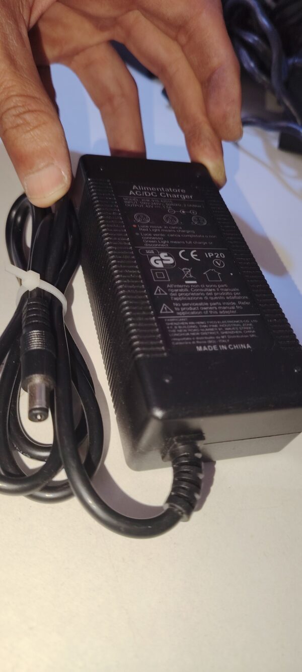 chargeur Trotinette 42V / 1.5A (neuf) – Image 4
