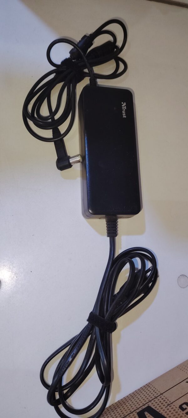chargeur D'origine Trust  depuis 15V/4.0A a 24V/3.75A /  90W – Image 5