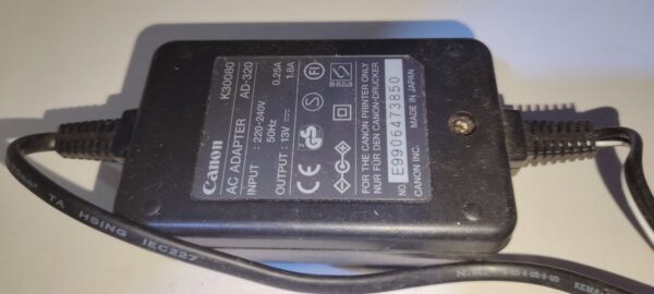 chargeur D'origine Camera  Canon 13V / 1.8A