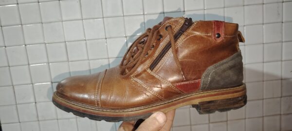 Chaussure D'origine Marque  (defence) taille 42
