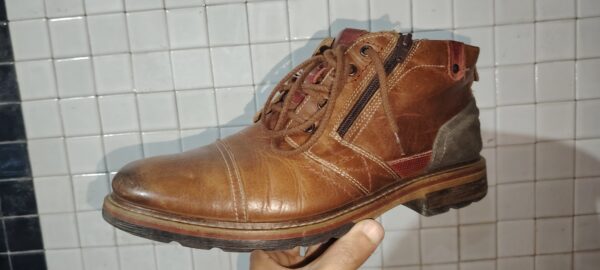 Chaussure D'origine Marque  (defence) taille 42 – Image 2