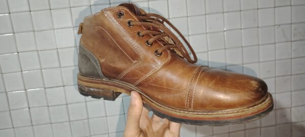 Chaussure D'origine Marque  (defence) taille 42 – Image 3