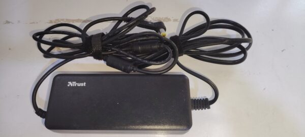 chargeur D'origine Trust  depuis 15V/4.0A a 24V/3.75A /  90W
