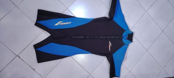 Conbinison de SURF E SUBPROF taille 5 5mm Comme neuf – Image 2