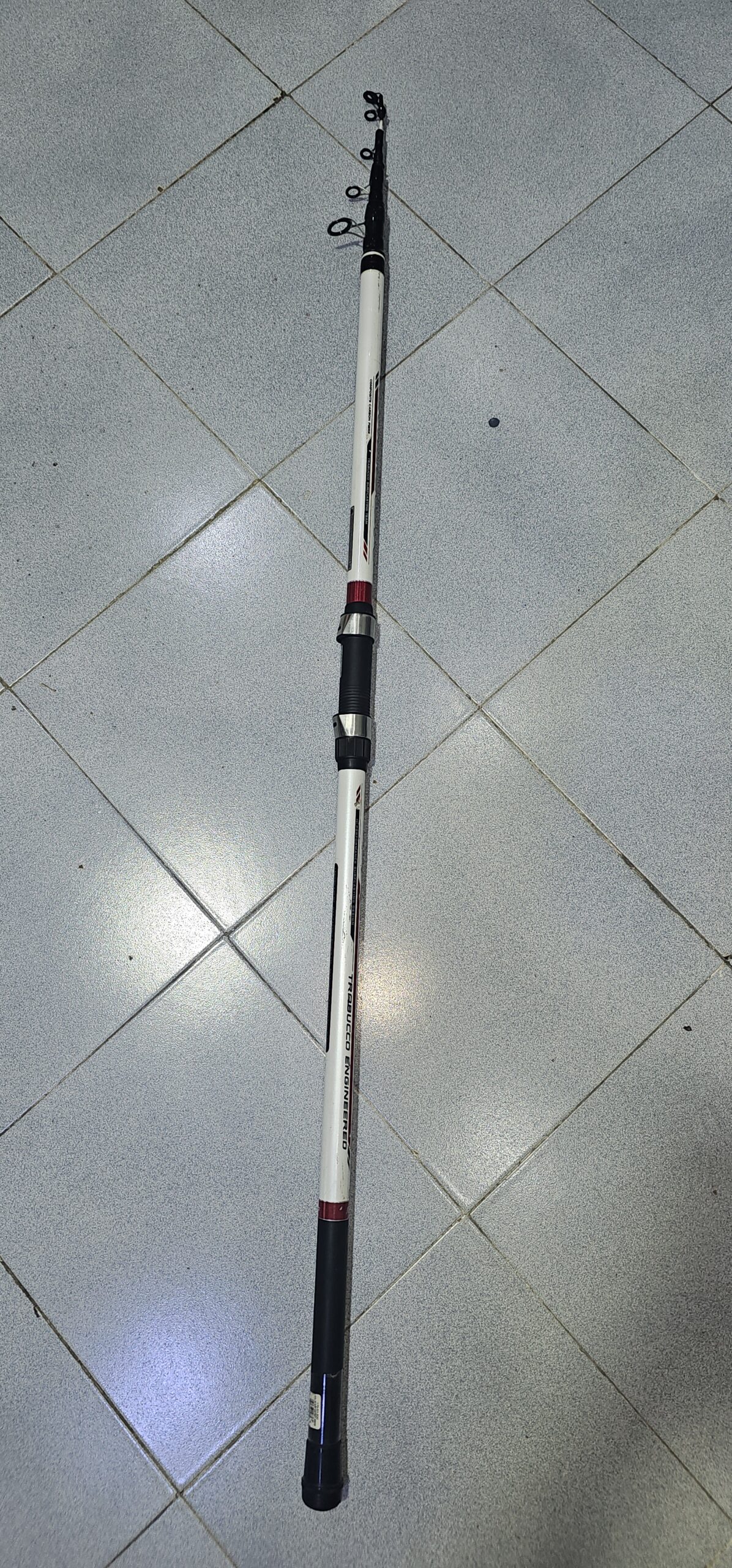MITCHELL Canne à pêche carbone Magnum 400 4.00 m 325 g 4 sections 6 anneaux